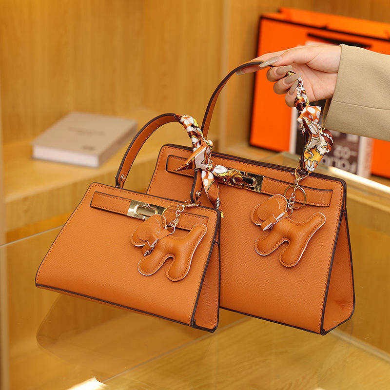 Wholesale PU Leather Tote Bag Brand Luxury Fashion Hanging Ornament Ladies Tote Bag
